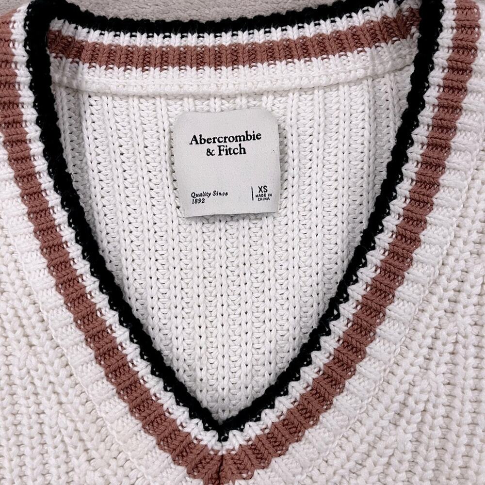 Abercrombie & Fitch Easy Tipped V-Neck Sweater | XS Quiet luxury minimalist - Picture 3 of 7